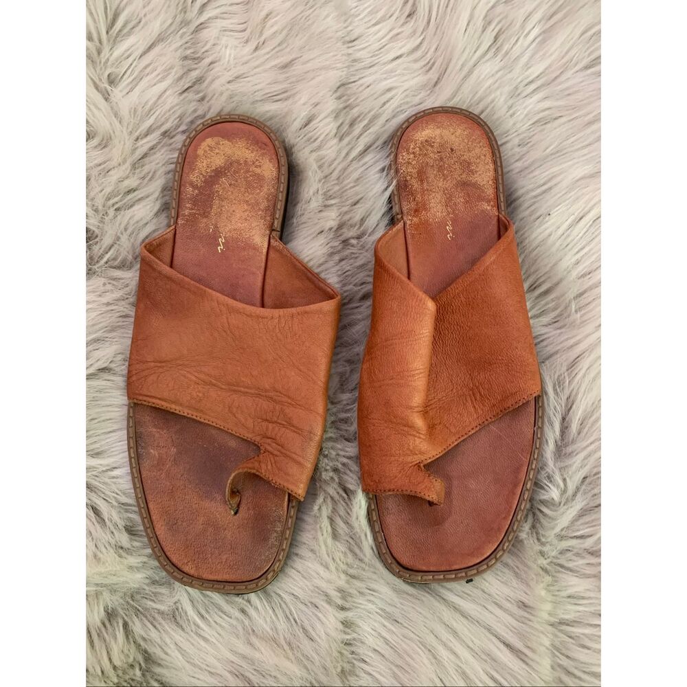 Avellini Italy woman's slide on toe loop leather sandals flats 9.5
